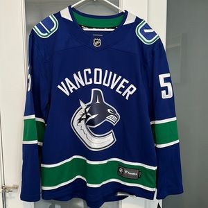 NWT Men’s L Vancouver Canucks Bo Horvat Jersey